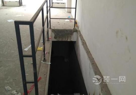 买商铺赠送面积竟是夹层 违规装修成都业主担