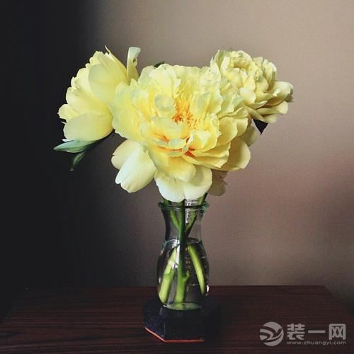 餐桌装饰茶点与鲜花创意组合装饰效果图
