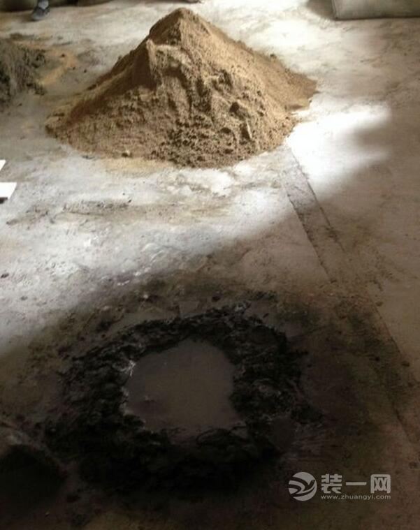 成都装修网：华润凤凰城三期106m²装修日记——卫生间贴砖