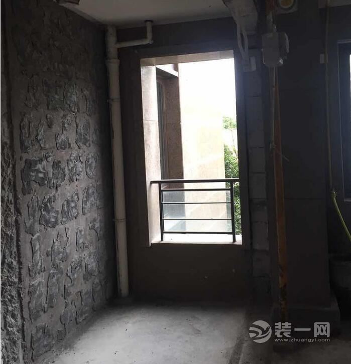 橱柜选择犯了难 顺便插播一下我快砸好的墙面