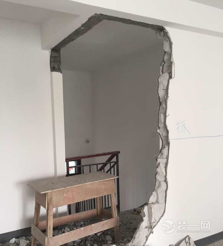 橱柜选择犯了难 顺便插播一下我快砸好的墙面