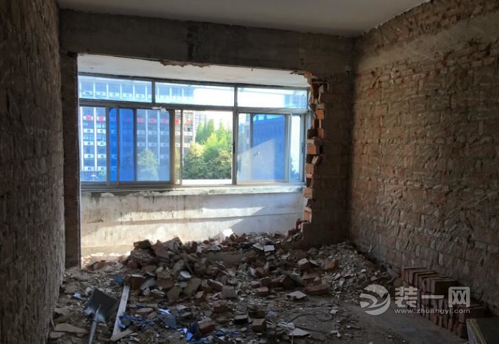 老房子的主体拆改工程 地板建议还是复合的好