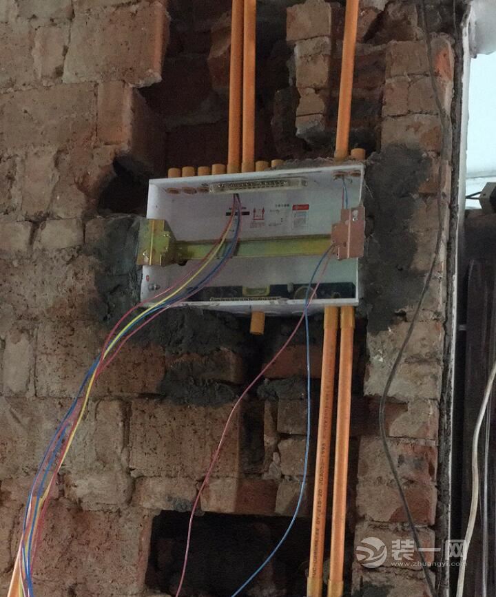 老房子的主体拆改工程 地板建议还是复合的好